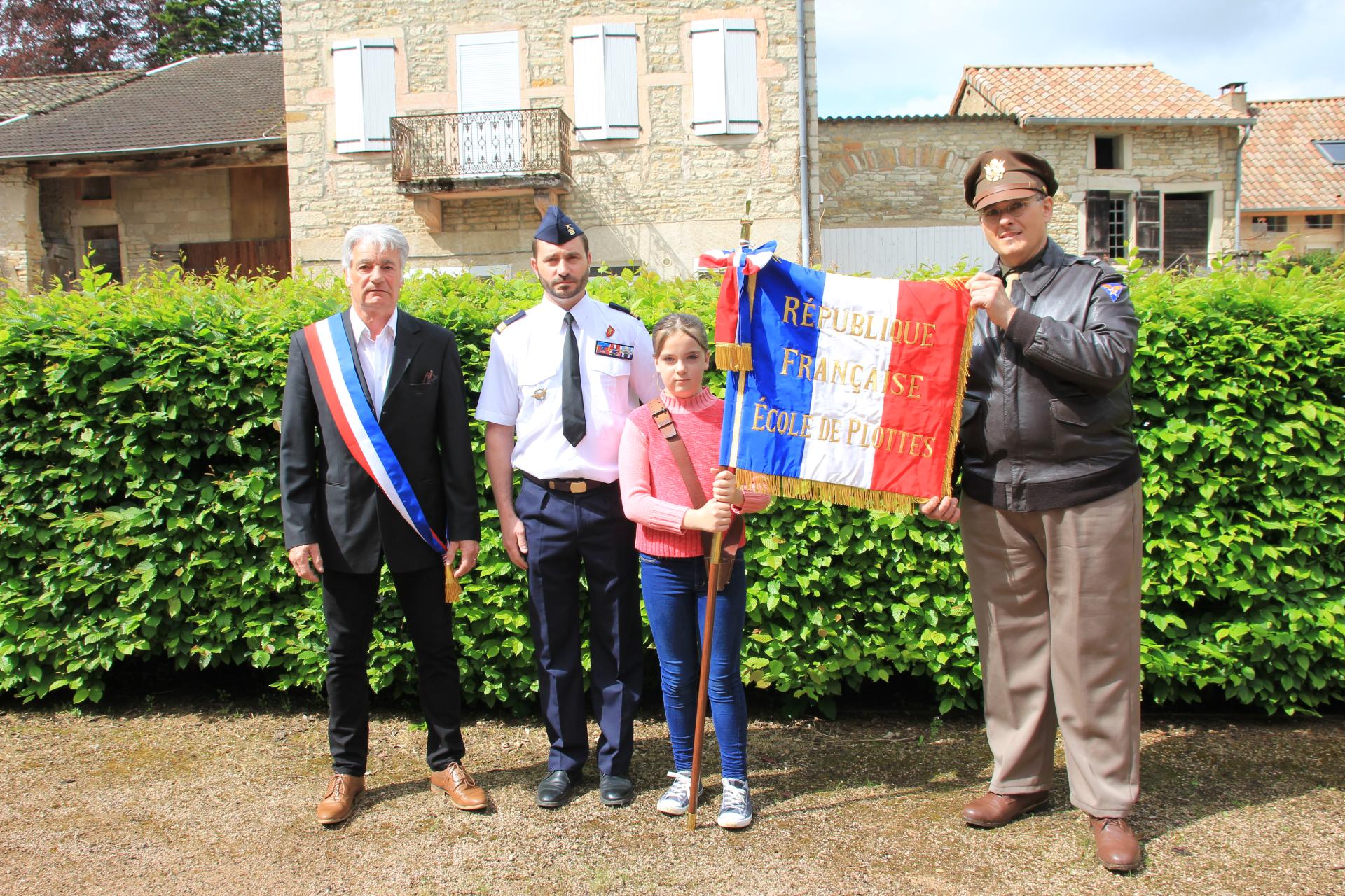 Les portes drapeaux