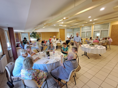 Photo du repas des anciens dans la salle Daniel Baconnet